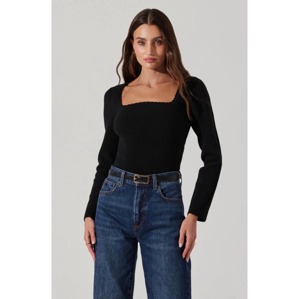 ASTR The Label Scallop Trim Ribbed Knit Top